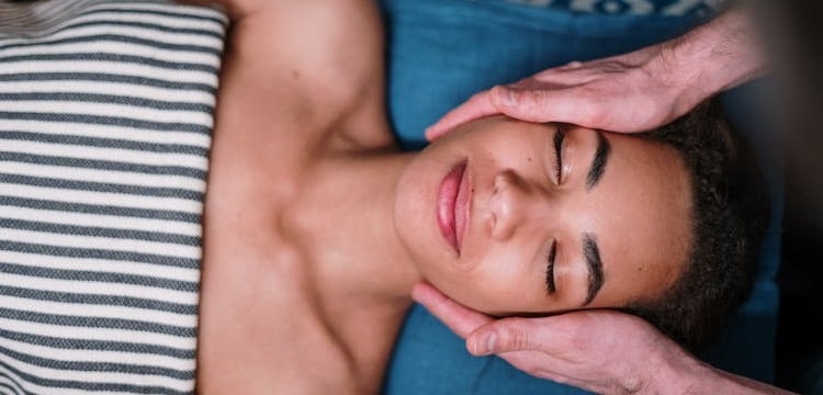 face lifting massage